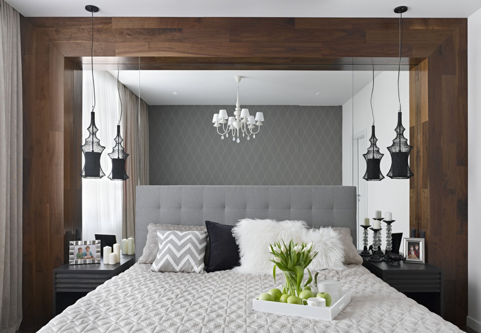  Contemporary Small Bedroom with Simple Decor