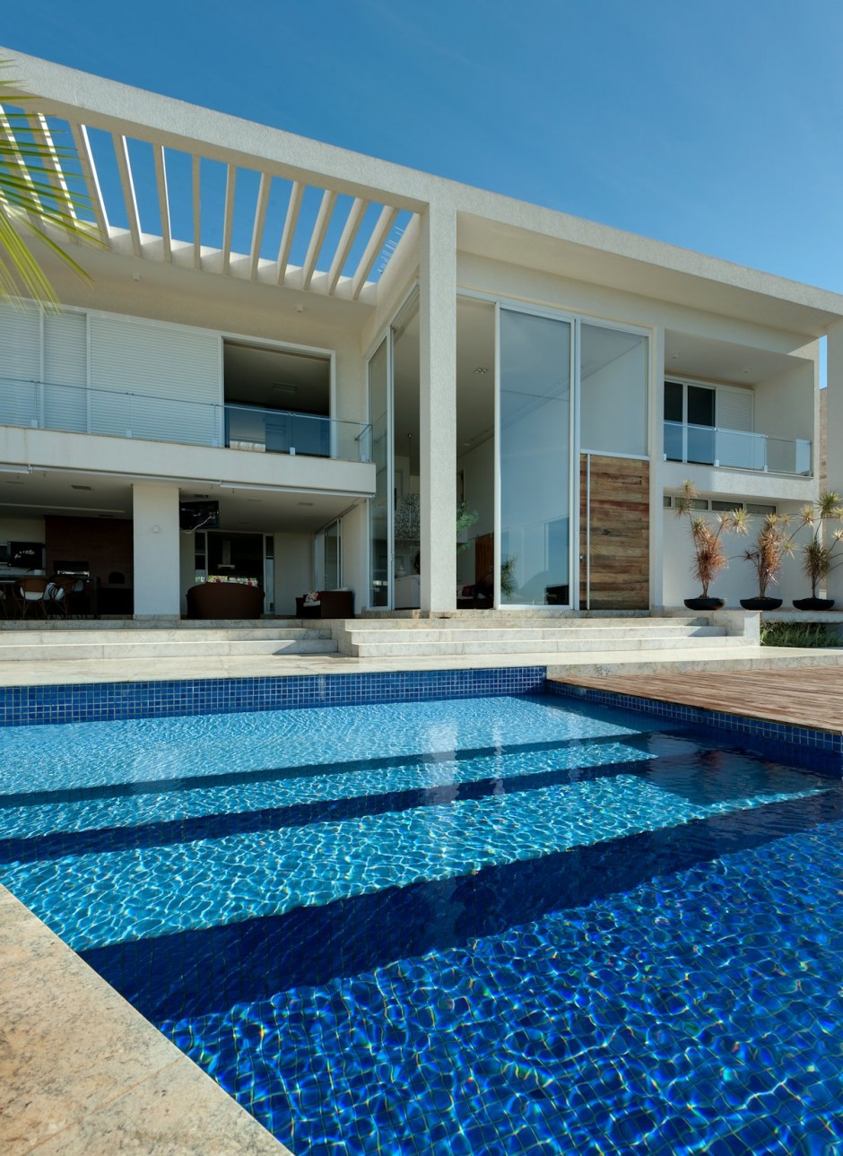 Swimming pool of an amazing brazilian home
