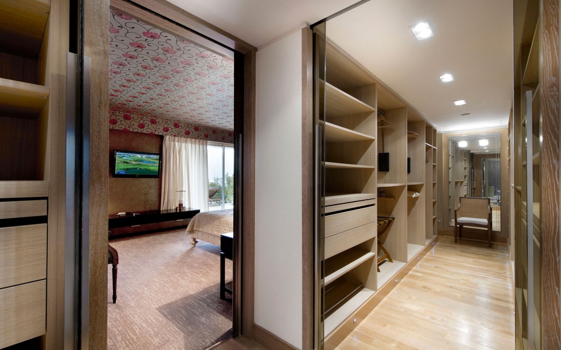 Walk in closet
