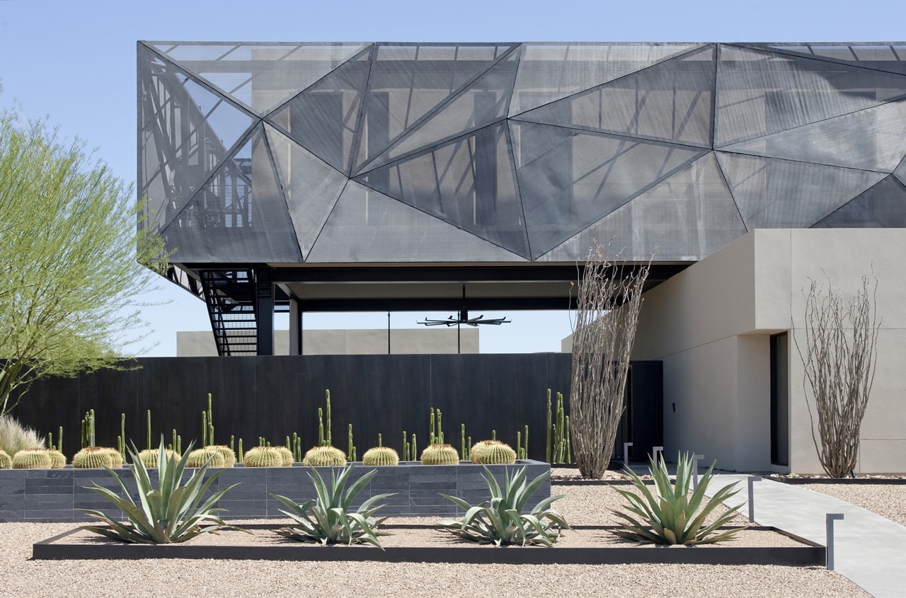 Front yard of modern desert house designed by assemblageSTUDIO