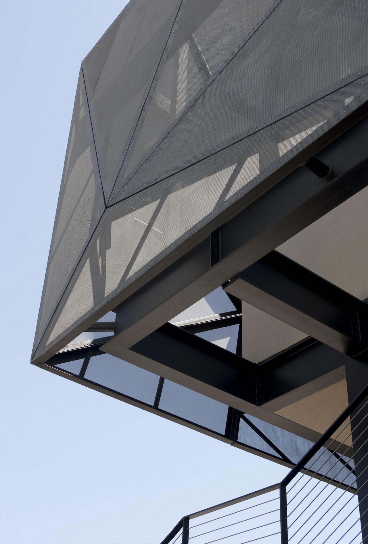 Corner of ventilated facade on modern desert house designed by assemblageSTUDIO