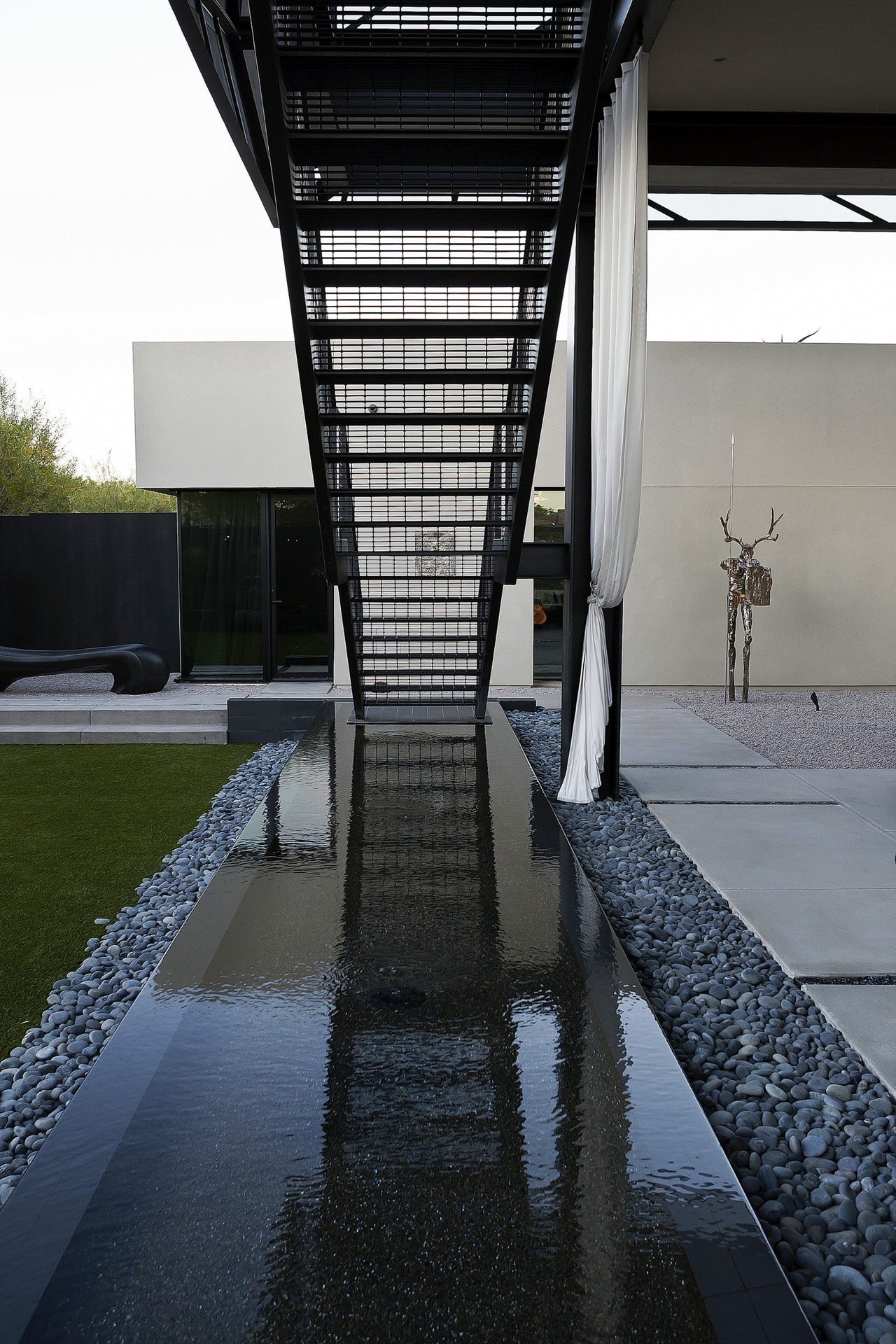 Outdoor staircase in modern desert house designed by assemblageSTUDIO