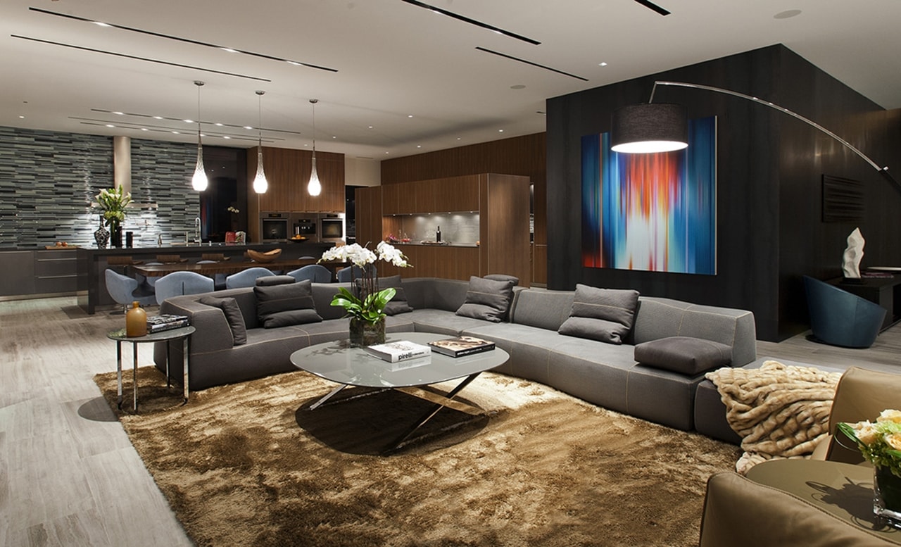 Contemporary living room in modern desert house designed by assemblageSTUDIO
