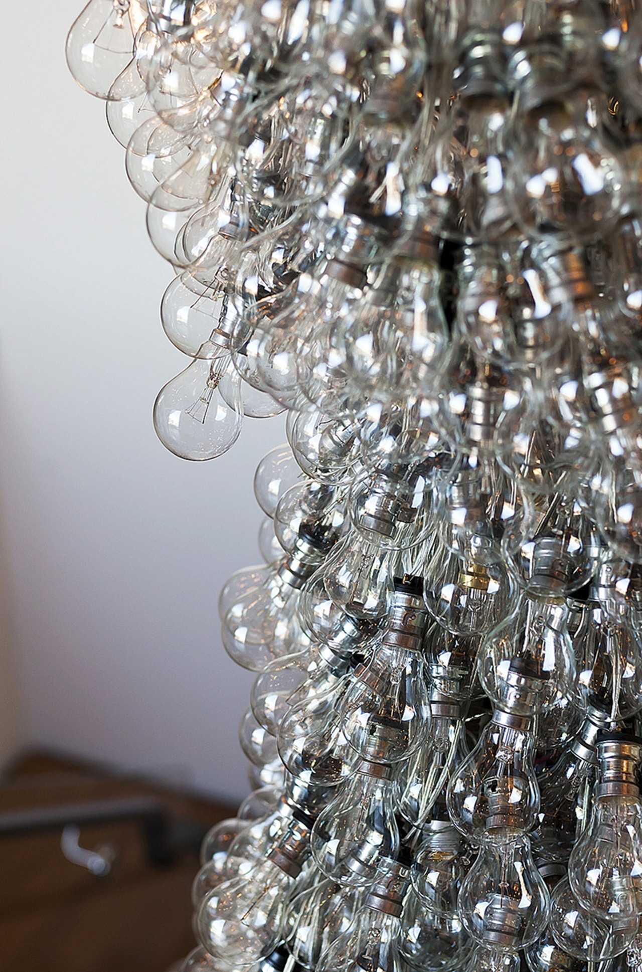 Sculpture chandelier in modern desert house designed by assemblageSTUDIO