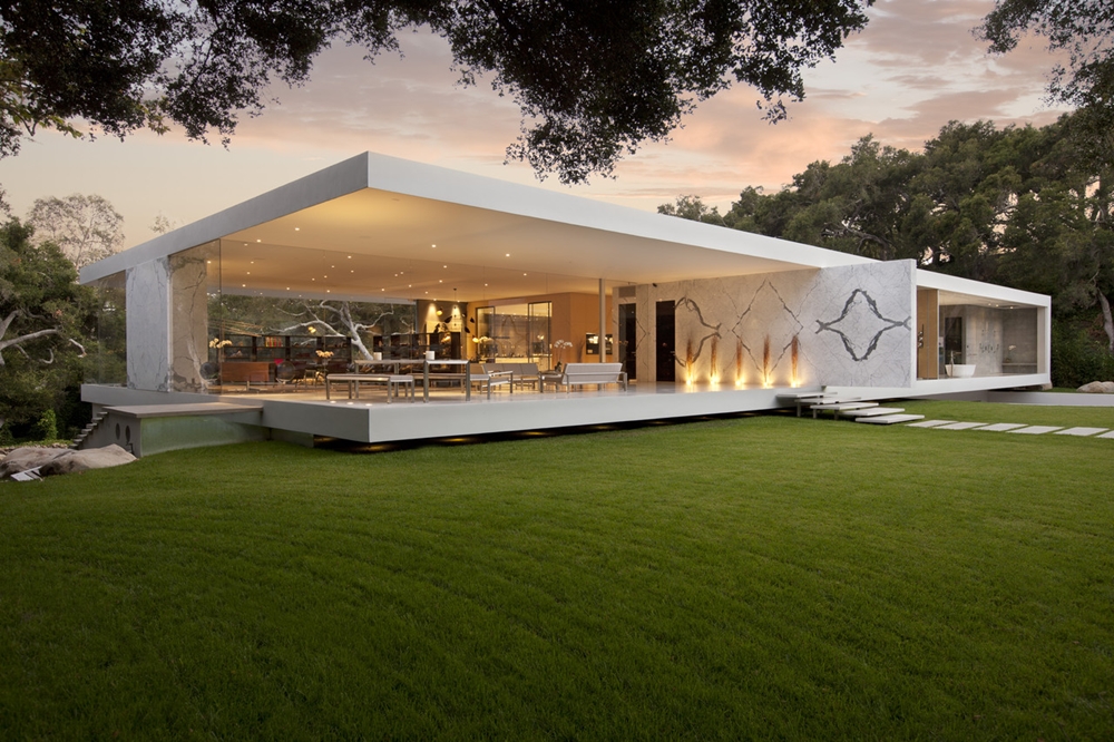 Minimalist pavilion house