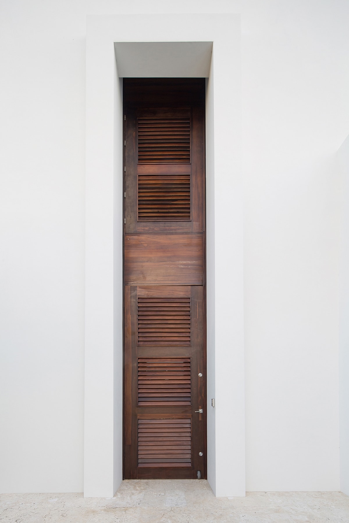 minimalist facade by STRANG