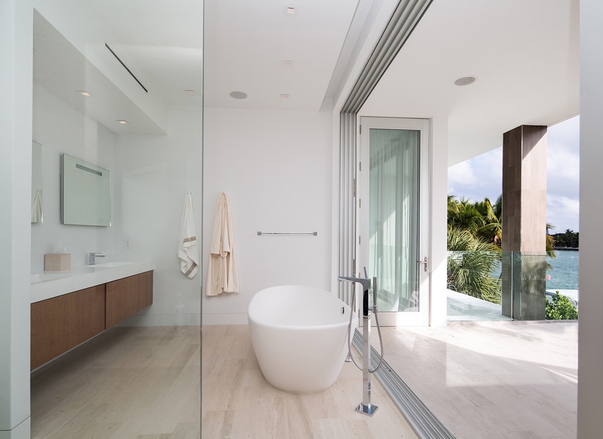 amazing bathroomby STRANG