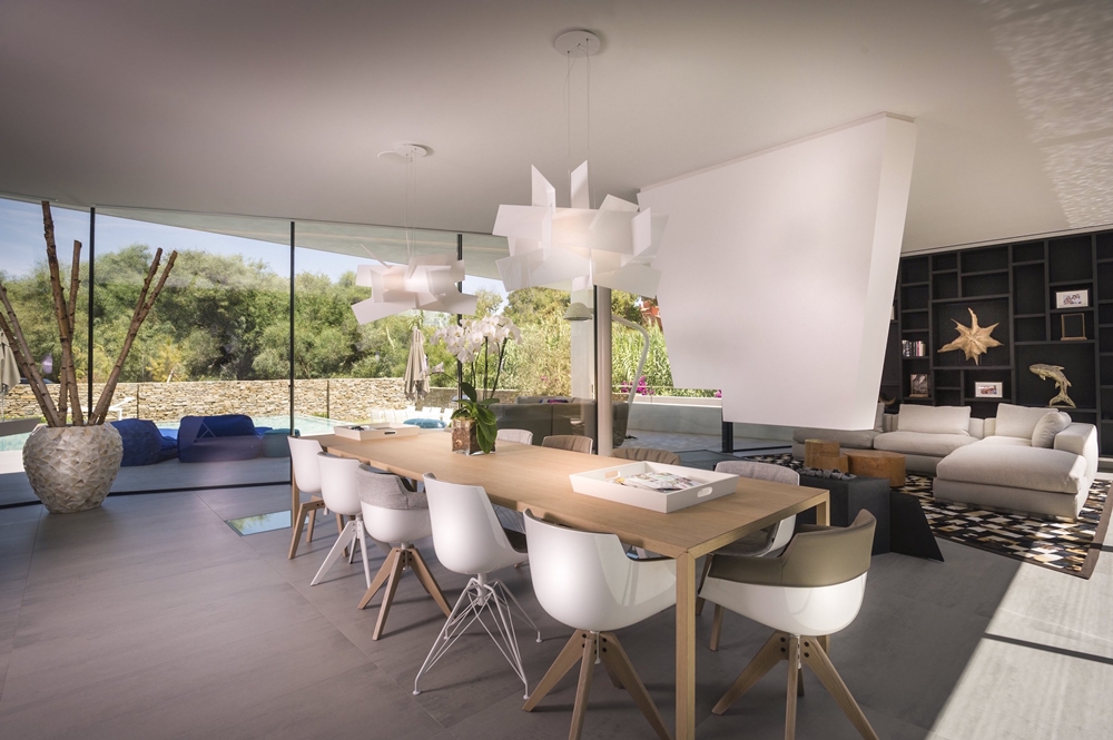 Dining room in the Cool Blue Villa by 123DV