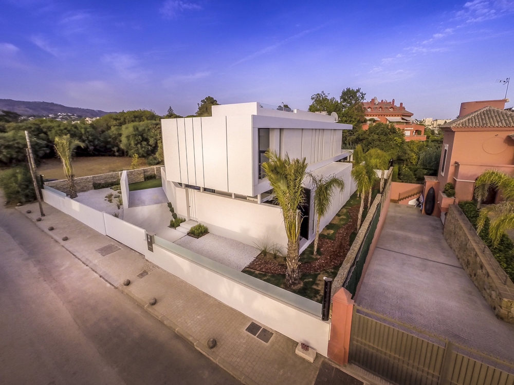 Street facade of the Cool Blue Villa by 123DV