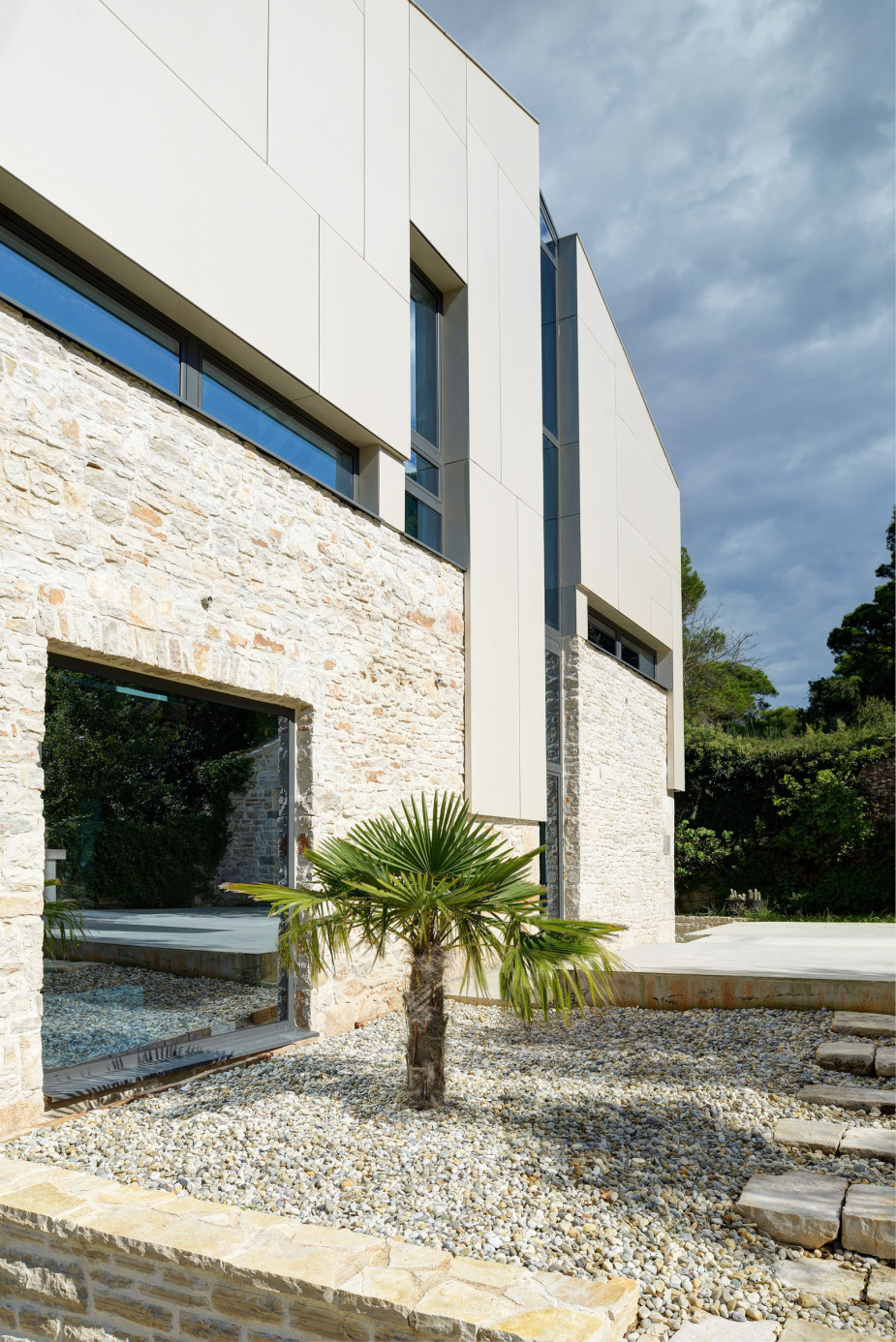 Modern stone facade by TOBIS engineering