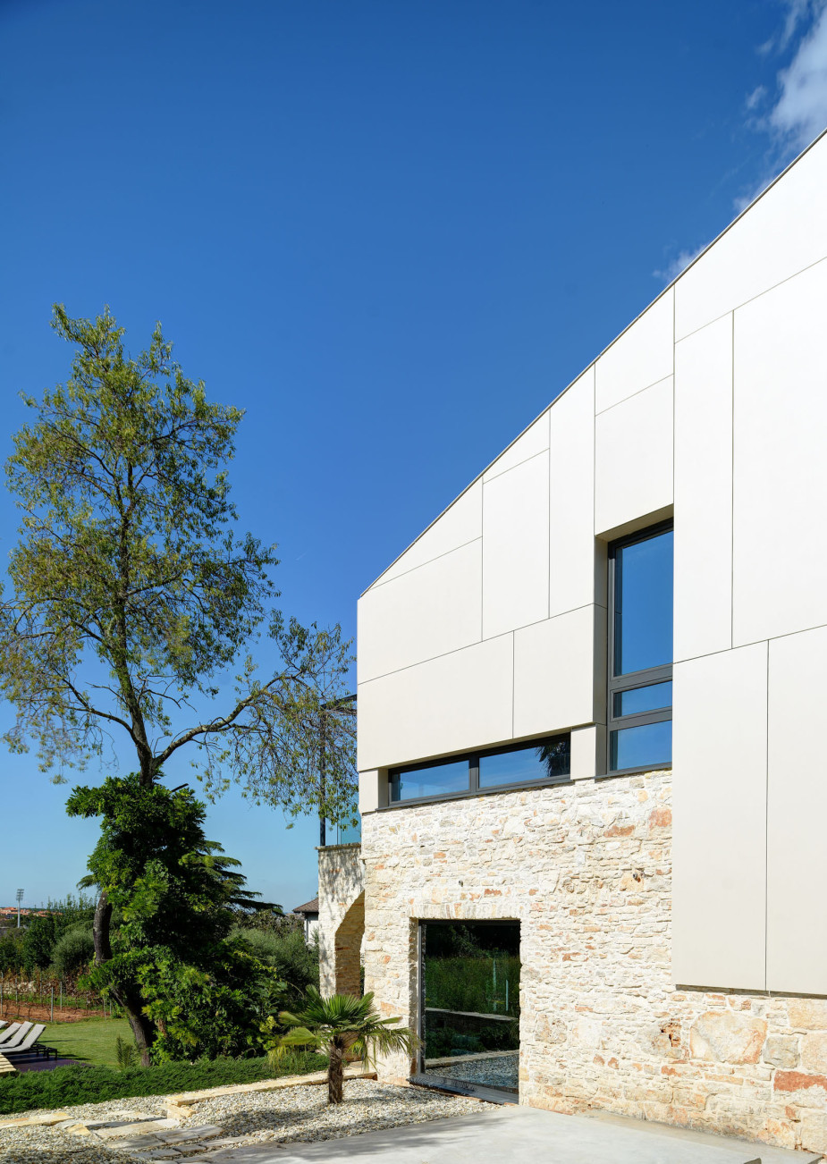 Modern facade by TOBIS engineering