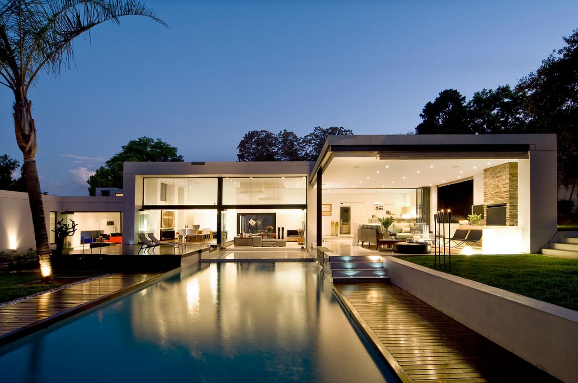 Swimming pool of new Mosi residence by Nico van der Meulen Architects