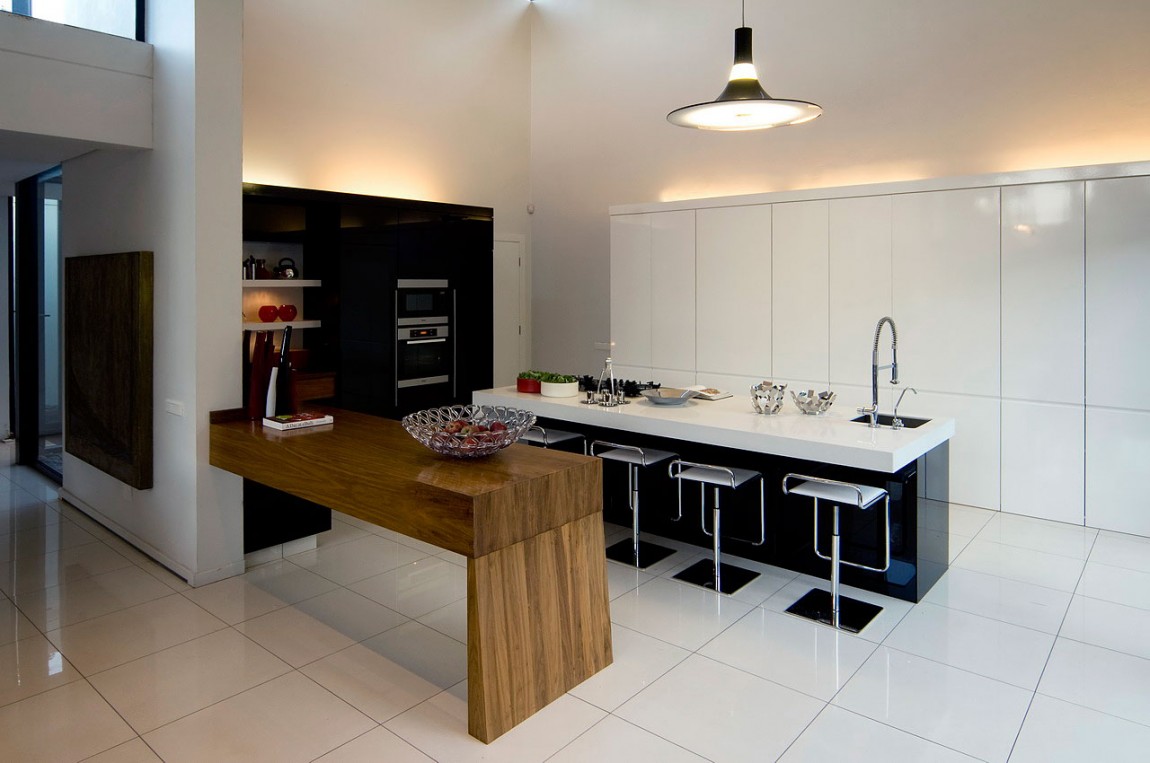 Modern kitchen in new Mosi residence by Nico van der Meulen Architects