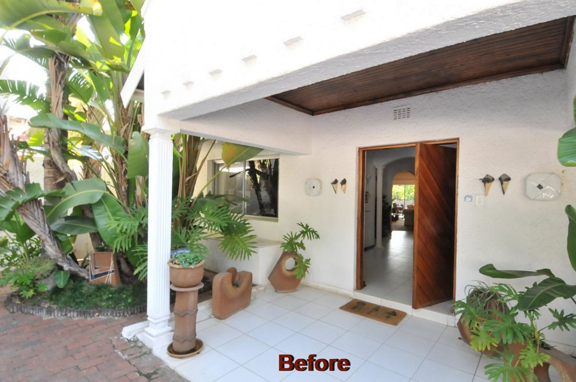 Entrance to Mosi residence by Nico van der Meulen Architects