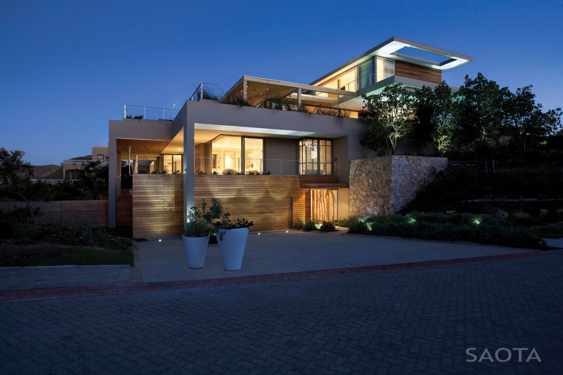 Modern Plett residence by SAOTA