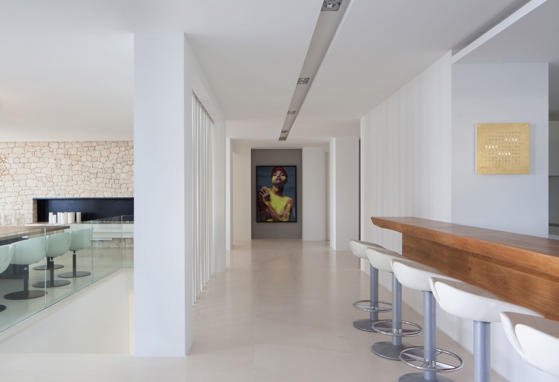 Modern interior in modern villa Roca by SAOTA