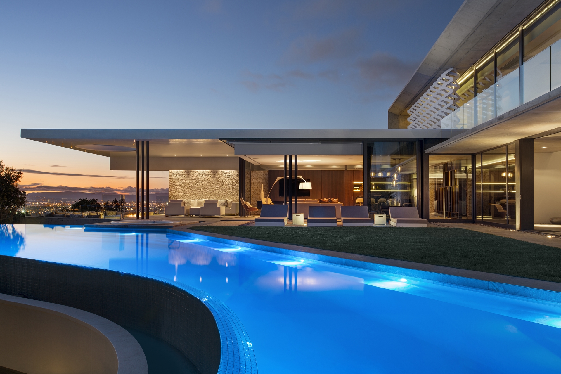 Outdoor swimming pool in concrete and glass modern home