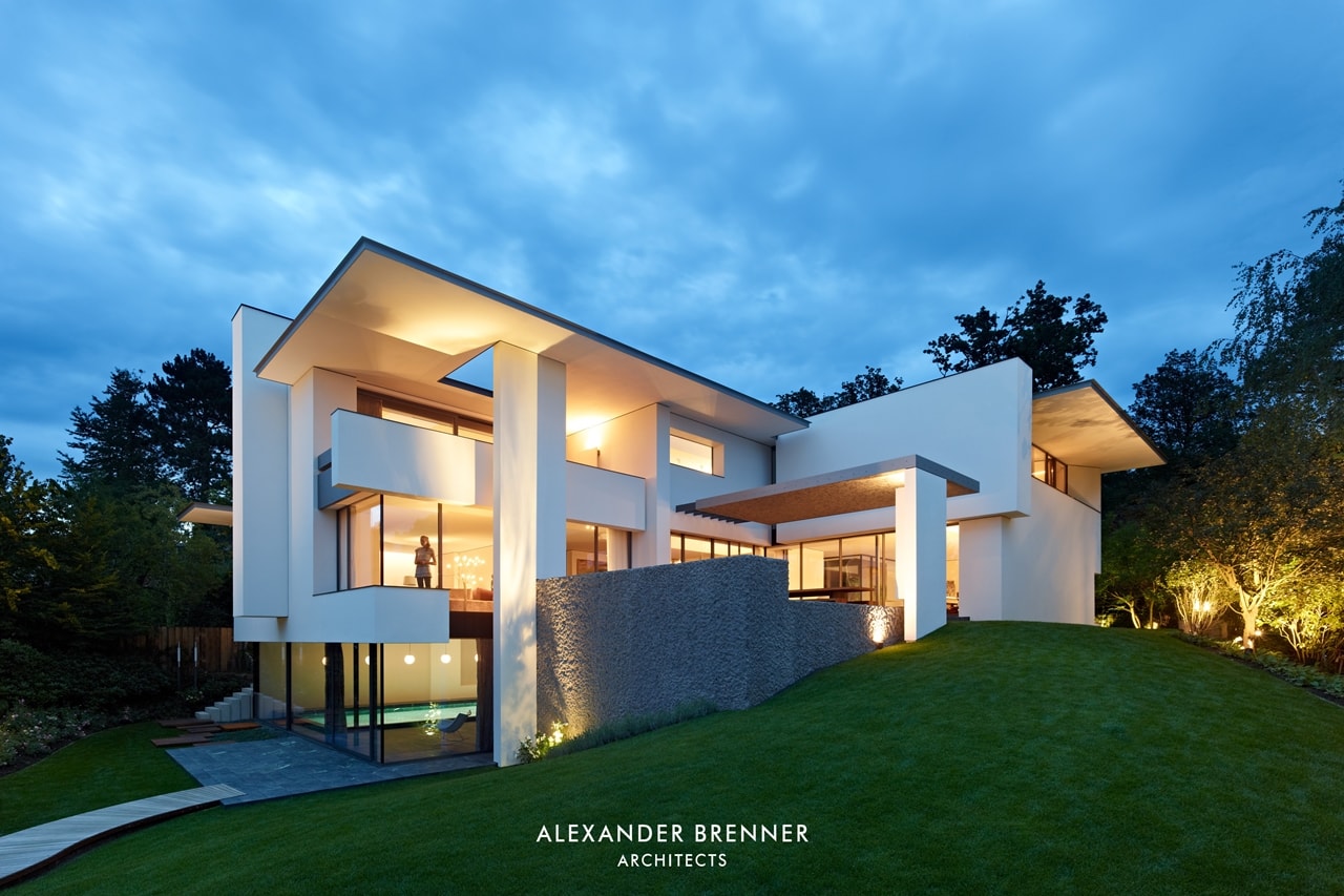 Modern villa by Alexander Brenner at night