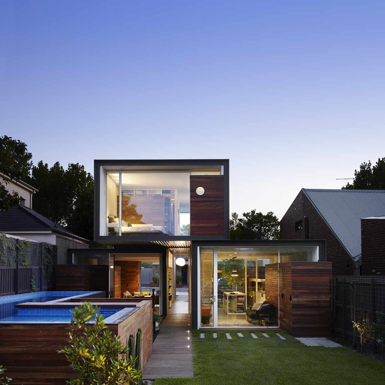 Backyard facade of open house by Austin Maynard Architects