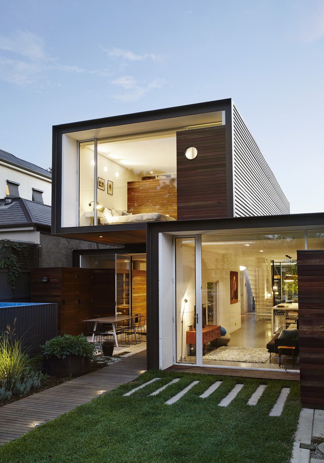 Modern facade on open house by Austin Maynard Architects