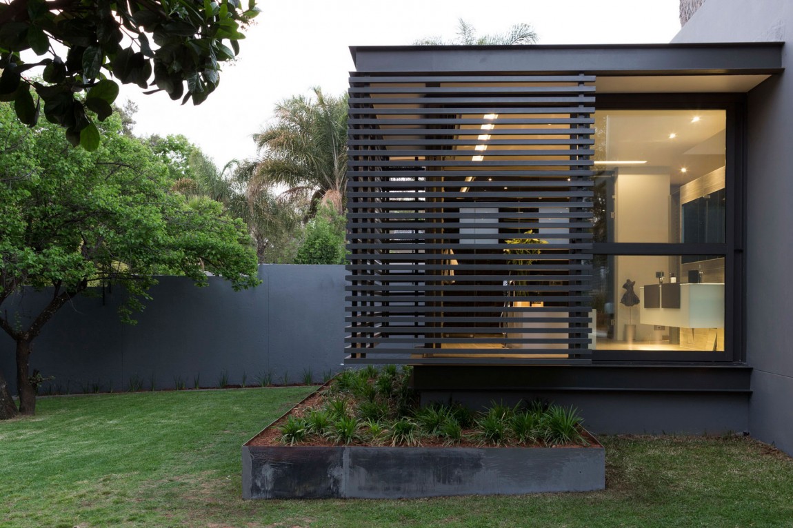 Modern house design in House Sar by Nico van der Meulen Architects