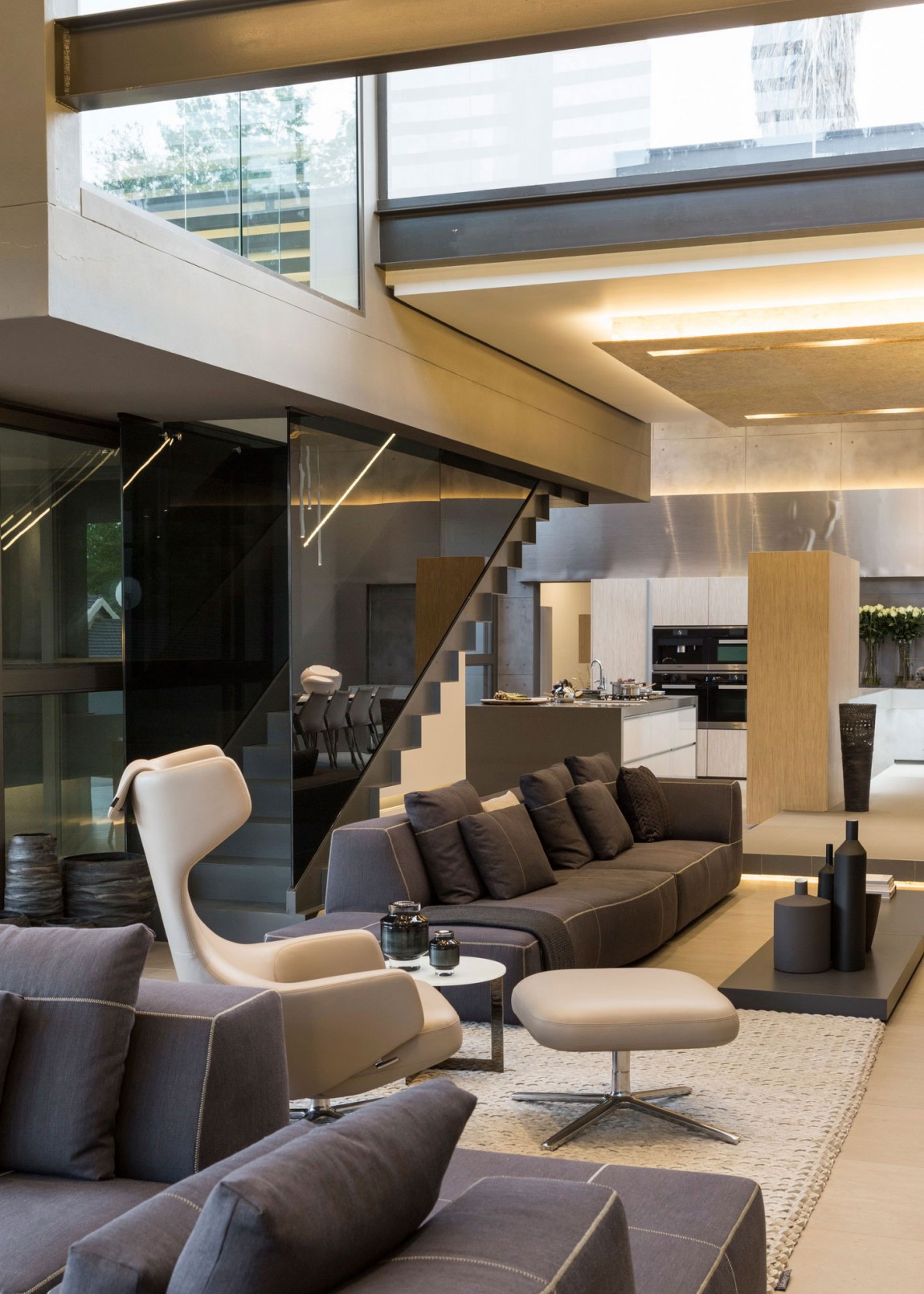 Modern interior of House Sar by Nico van der Meulen Architects