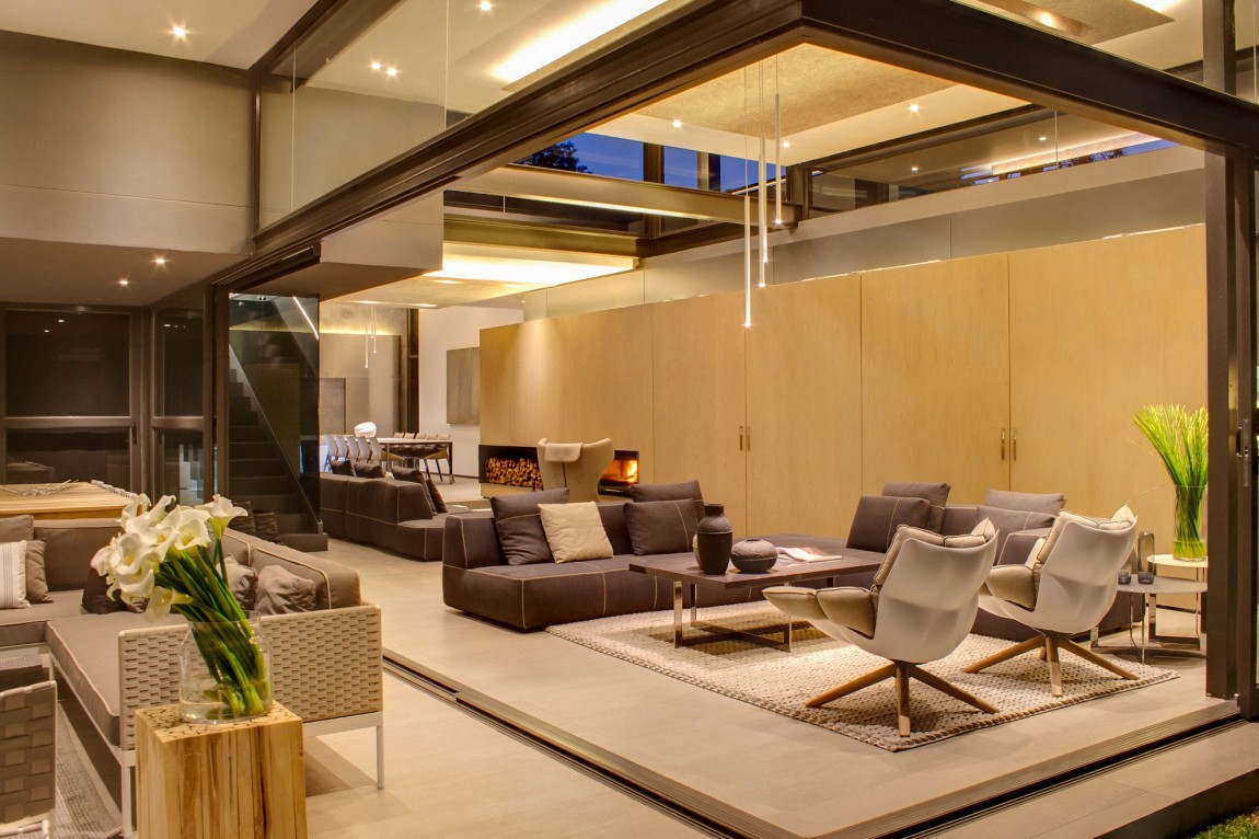 Outdoor furniture in House Sar by Nico van der Meulen Architects
