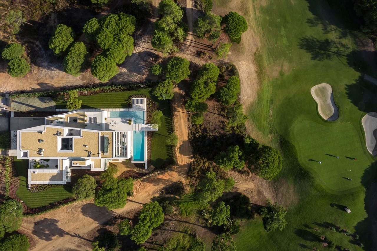 Aerial view of a modern home designed by Visioarq