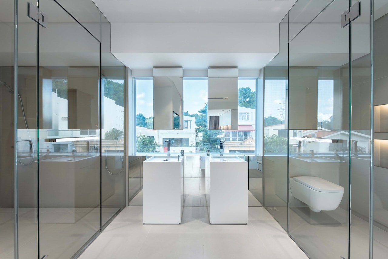 Bathroom in modern minimalist house by Millimeter Interior Design