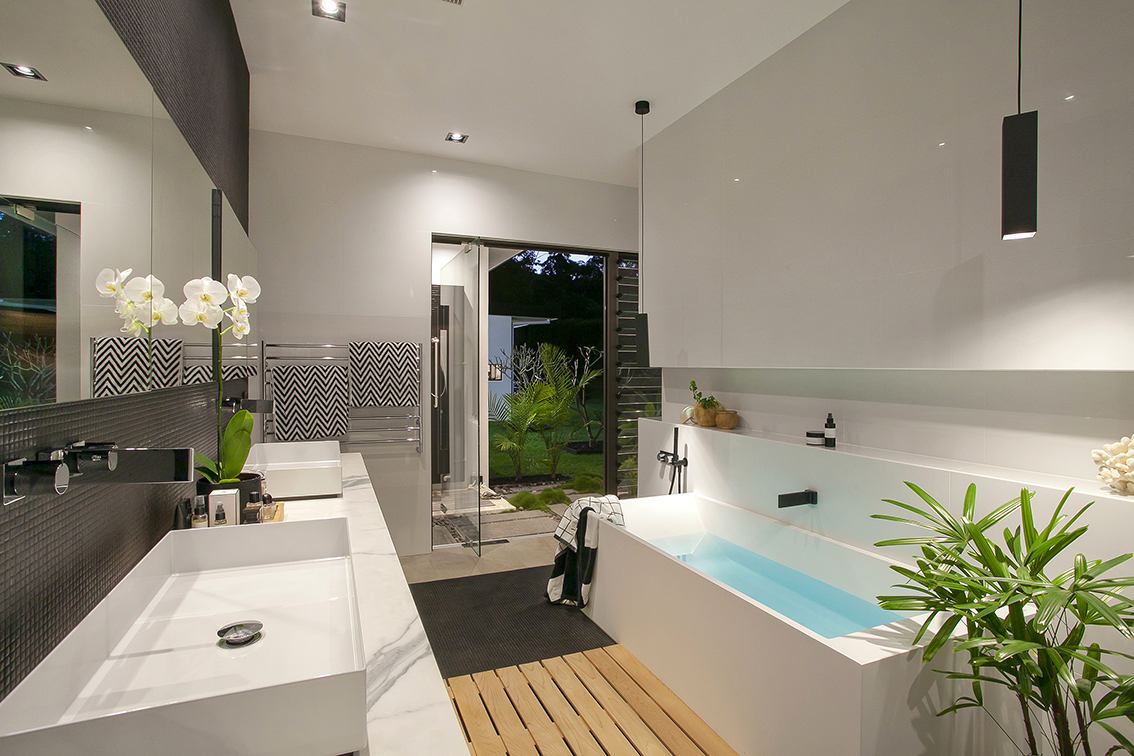 Modern black and white bathroom in Glasshouse by Sarah Waller