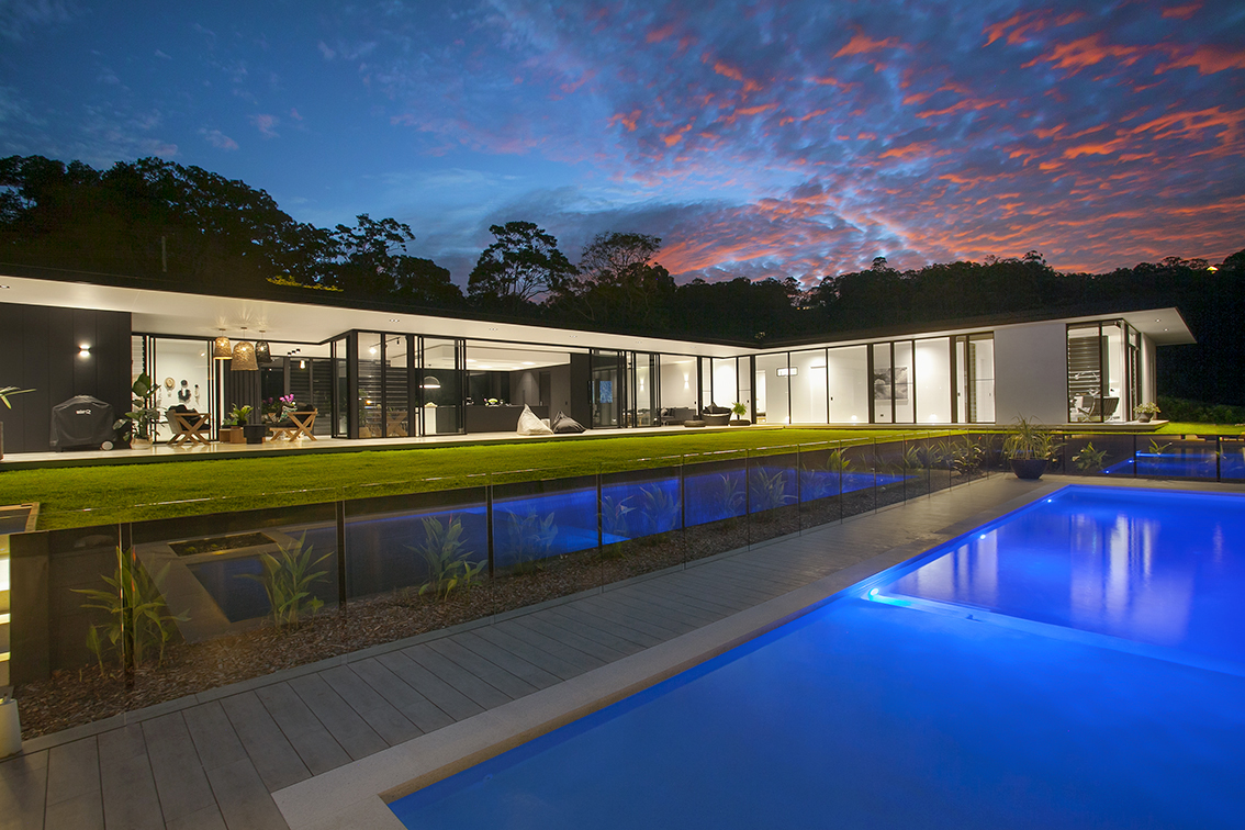 Backyard and swimming pool of Glasshouse by Sarah Waller at night