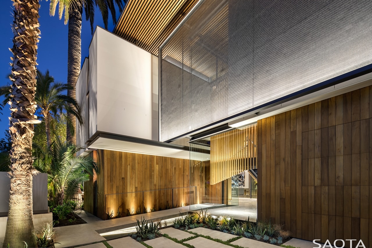 Modern facade lighting as part of amazing house design on Double Bay residence by SAOTA