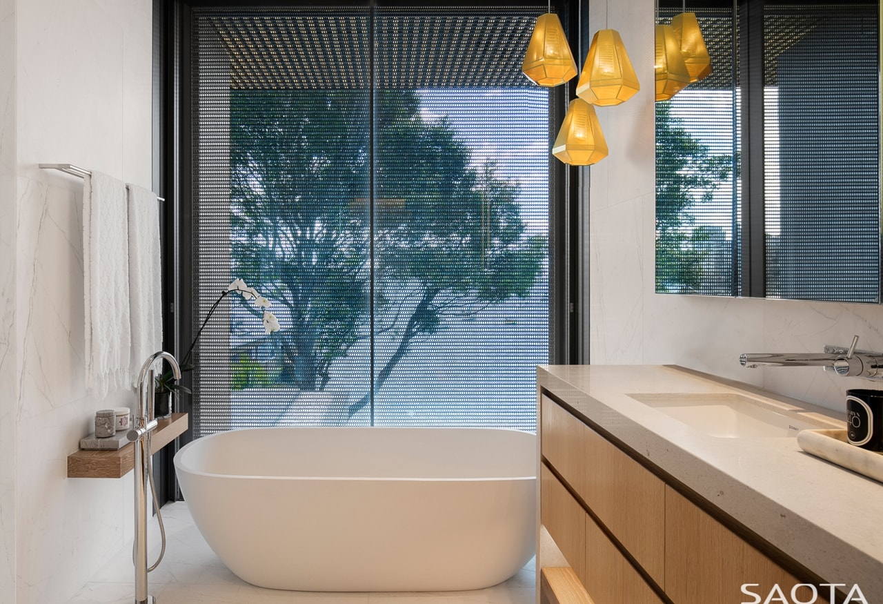 Small modern bathroom as part of amazing house design on Double Bay residence by SAOTA