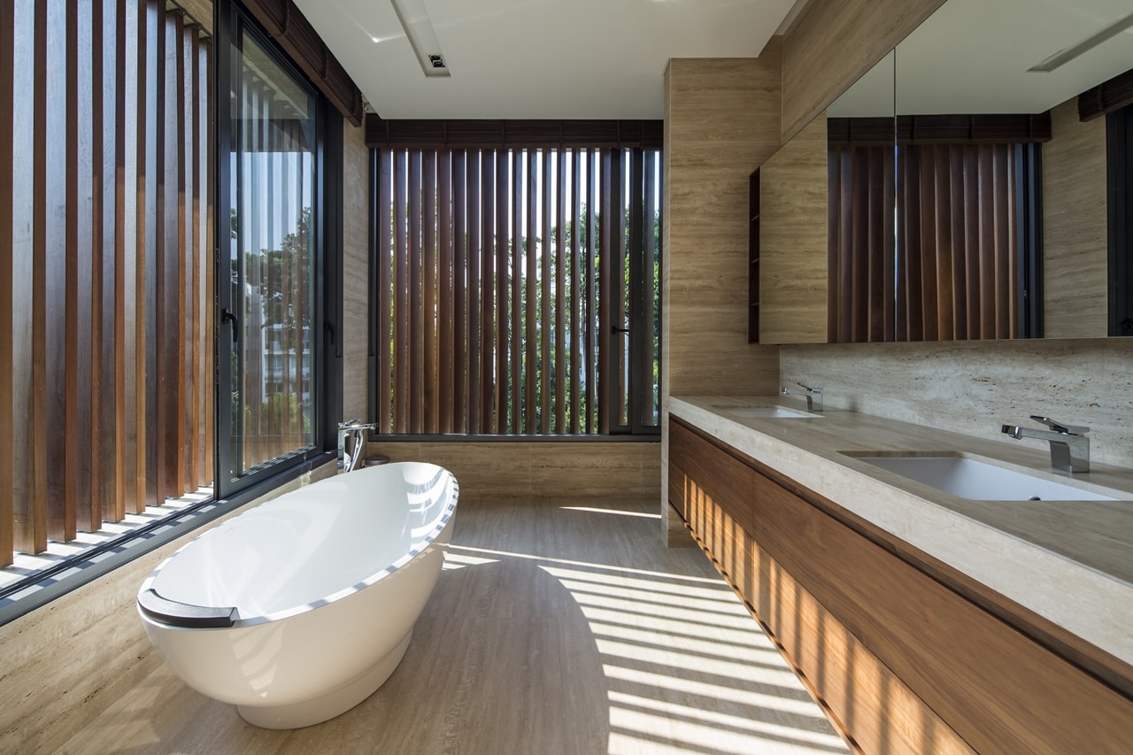 Modern bathroom in modern mansion designed by Wallflower Architecture and Design