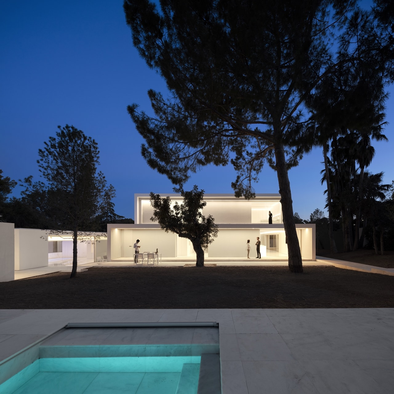 Backyard facade of minimalist house designed by Fran Silvestre Architects