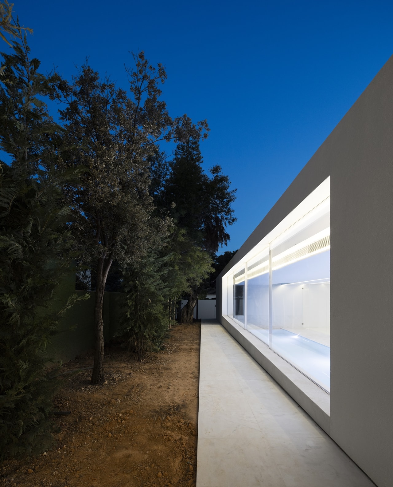 Facade of minimalist house designed by Fran Silvestre Architects at night
