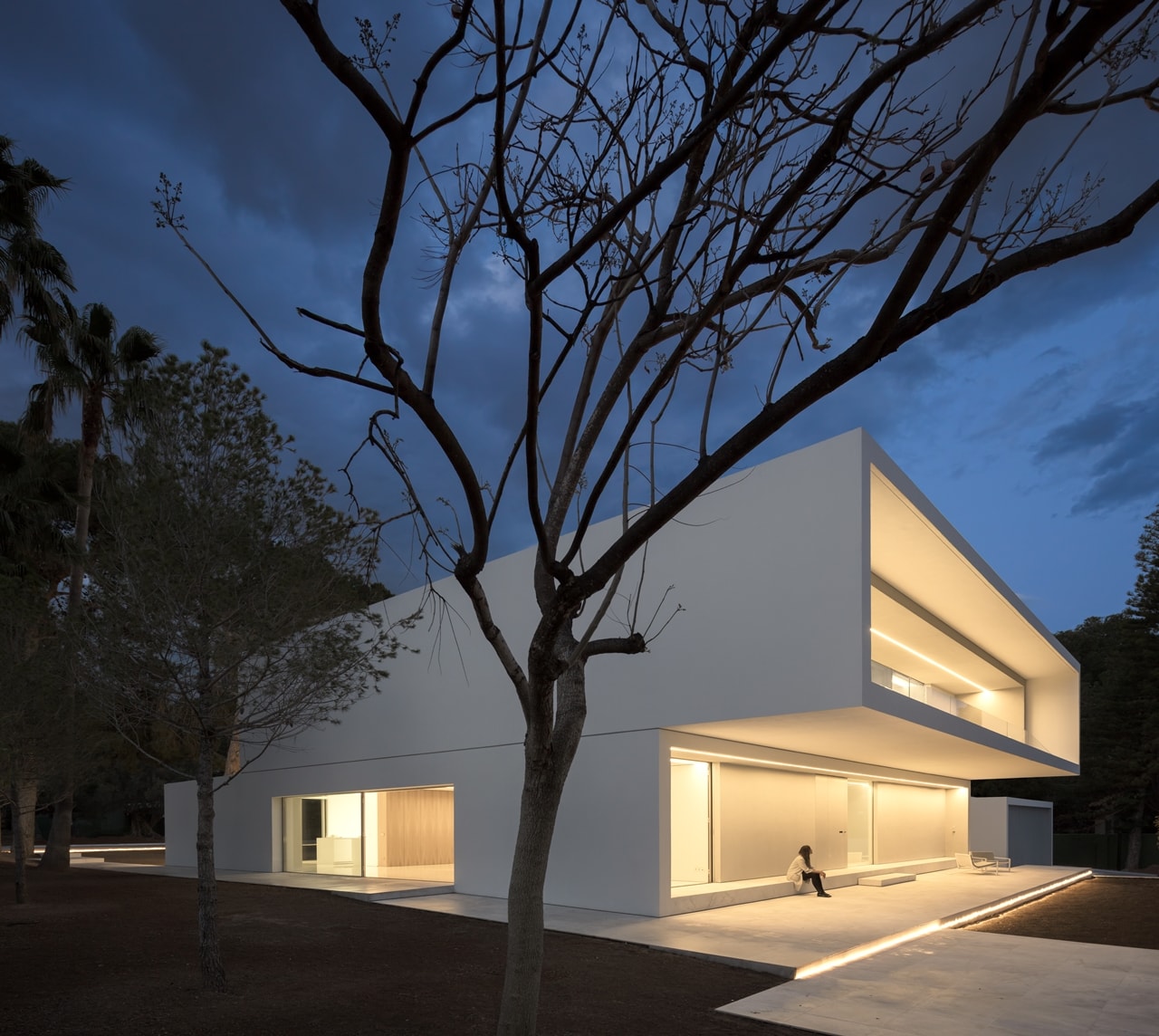 Exterior design of minimalist house designed by Fran Silvestre Architects