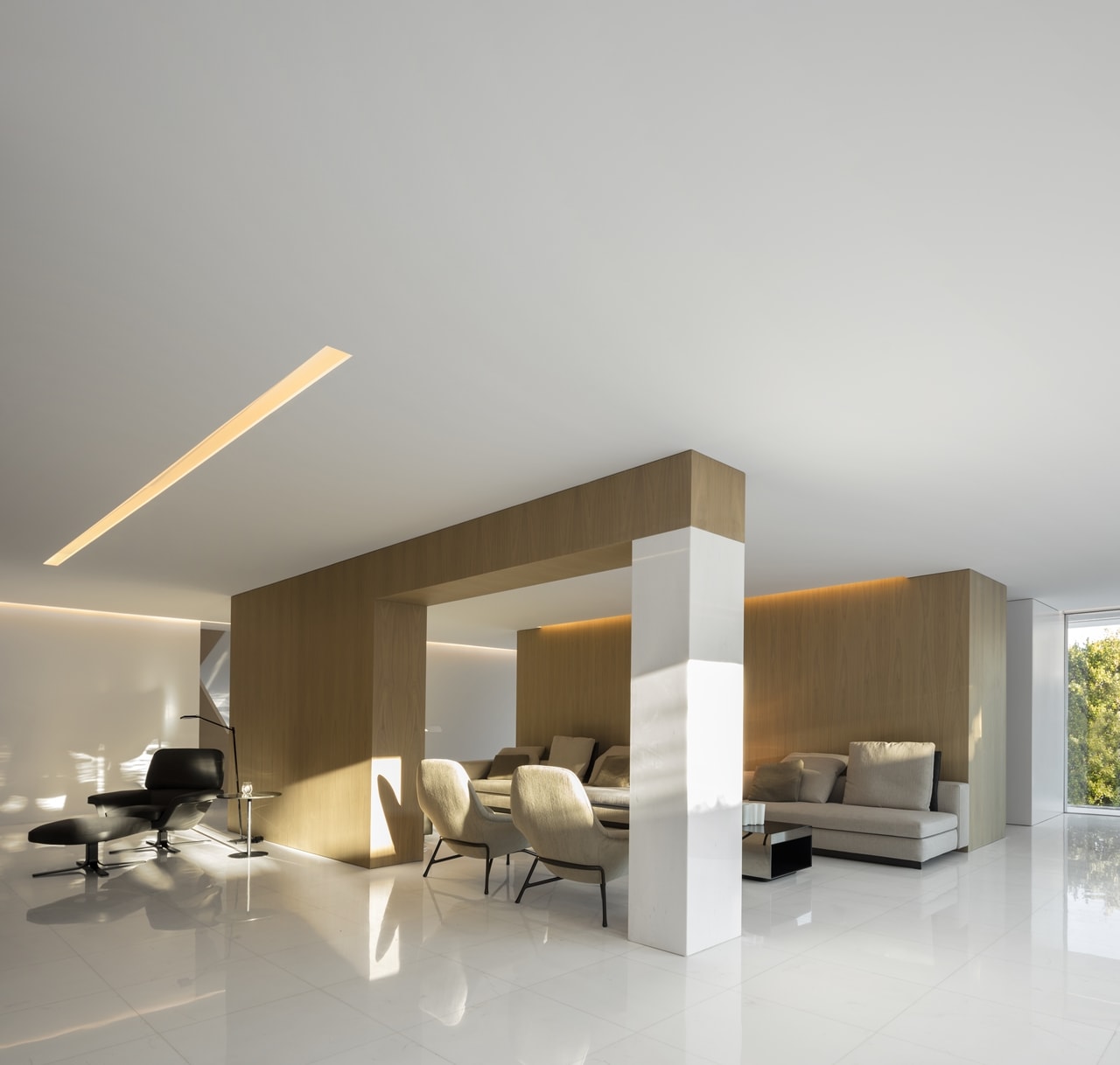 Open concept living room in minimalist house designed by Fran Silvestre Architects