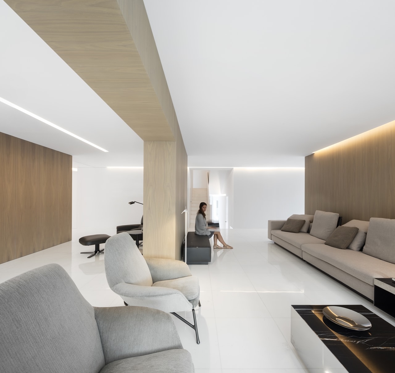 Minimalist living room design in minimalist house designed by Fran Silvestre Architects