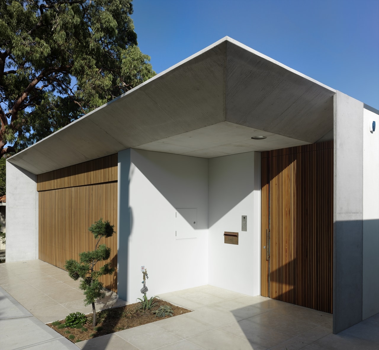 House entrance and garage entrance of the hillside house designed by Rolf Ockert